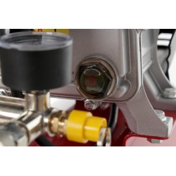 Kompresor Olejowy 24L KD400 + Zestaw 8w1 KD400-K3